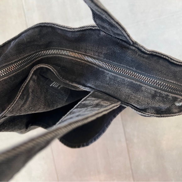 NWOT AC/DC black denim tote bag w cool details & zippered top, pockets in & out😊 - Picture 7 of 10